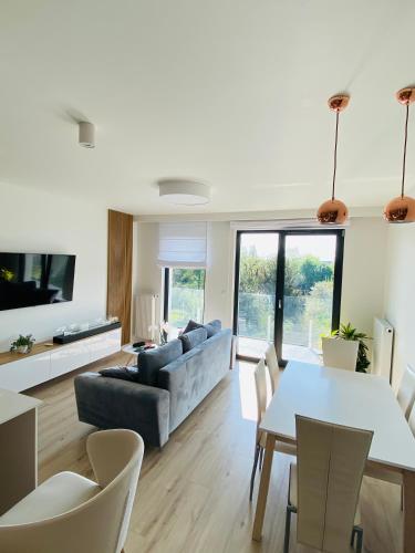 Luxury White Apartment in Park Lotników, Kraków