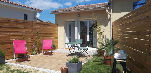 Charme provençal - T2 terrasse et piscine estivale (Charme provencal - T2 terrasse et piscine estivale) in Bourdic