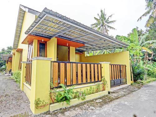 OYO Homes 91054 Desa Wisata Budaya Kebondalem Kidul