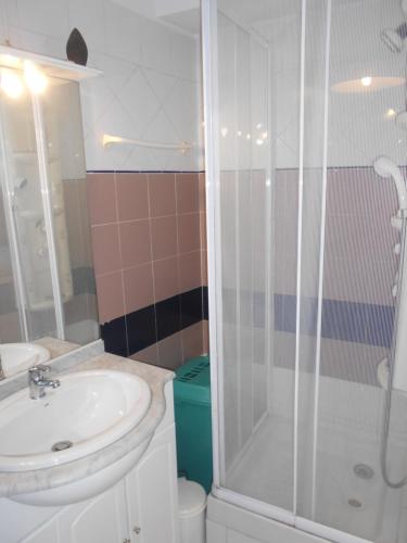 One-Bedroom Apartment image 2