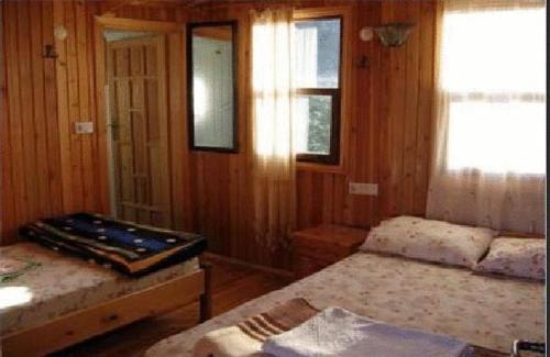 2 twin beds