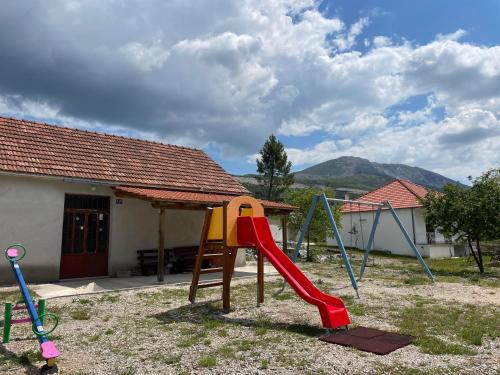 Blue Sky - jacuzzi & wine in Rašćane