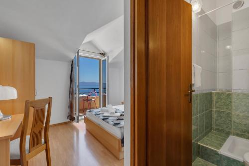 Superior One-Bedroom Apartment with Balcony and Sea View (2+ 2) image 5