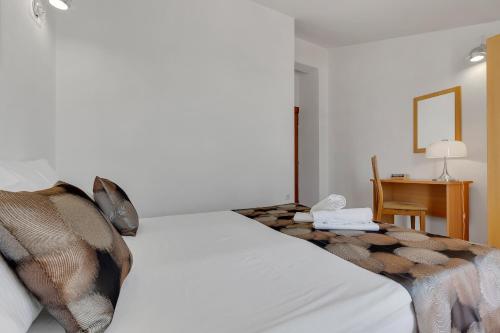 Superior One-Bedroom Apartment with Balcony and Sea View (2+ 2) image 4