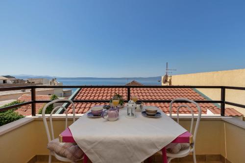  One-Bedroom Apartment with Balcony and Sea View  (2 + 2) image 7