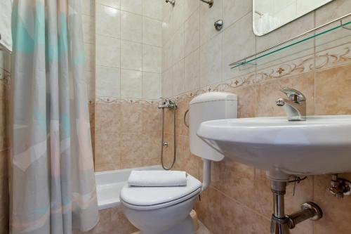  One-Bedroom Apartment with Balcony and Sea View  (2 + 2) image 6