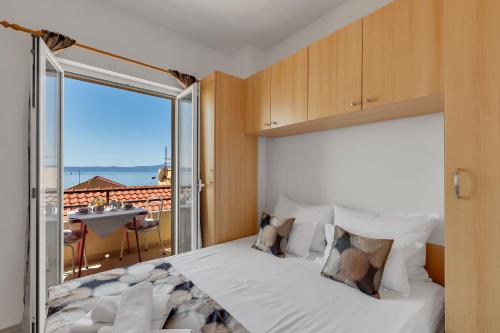  One-Bedroom Apartment with Balcony and Sea View  (2 + 2) room in Apartments Danica Drašnice