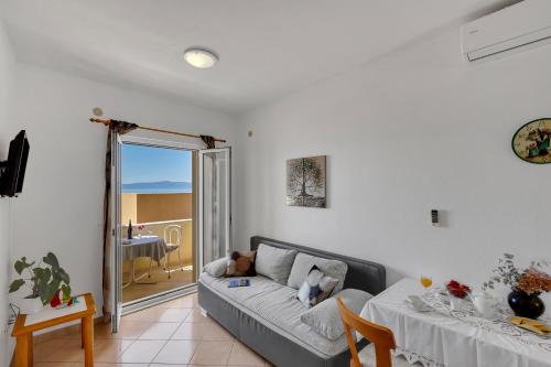  One-Bedroom Apartment with Balcony and Sea View  (2 + 2) image 8