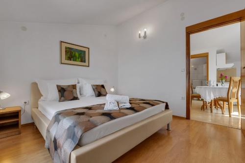 Superior One-Bedroom Apartment with Balcony and Sea View  (2 + 1) image 10