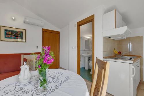 Superior One-Bedroom Apartment with Balcony and Sea View  (2 + 1) image 4
