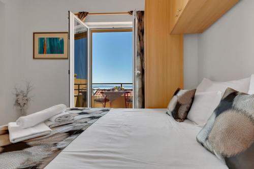  One-Bedroom Apartment with Balcony and Sea View  (2 + 2) image 3