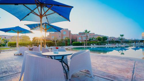Swimming pool, Marina Wadi Degla Hotel in Ataqah