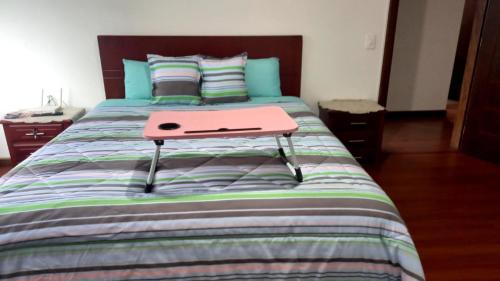 Rep Salvador Quito 2-bedroom condo with parking and Netflix - image 2
