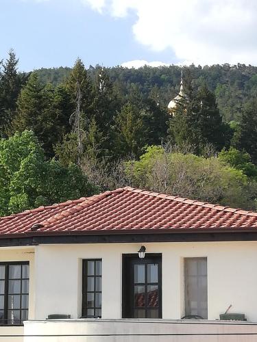 Közeli látványosságok, Хотел Бялата роза in Shipka