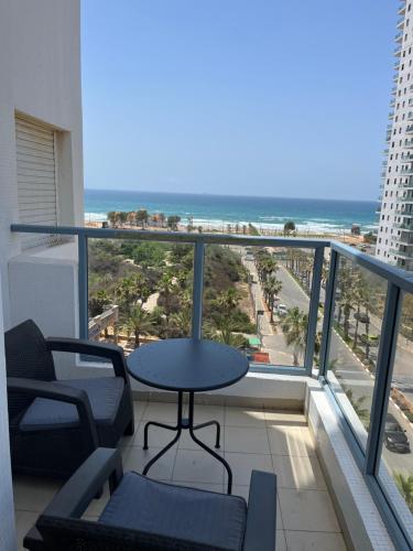 Exceptional view facing sea of Givat Olga Hadera – khách sạn tại Hadera