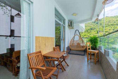 Balcony/terrace, Thuy Tien Building by Joi Hospitality in Phường 5