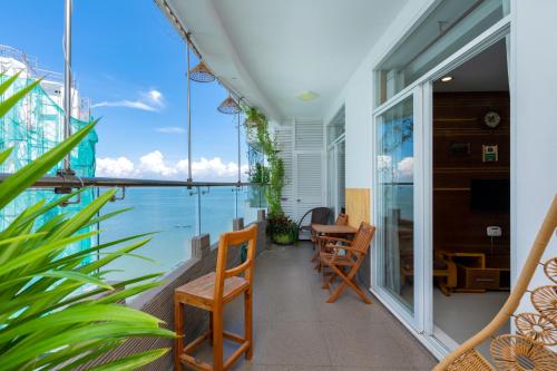 Balcony/terrace, Thuy Tien Building by Joi Hospitality in Phường 5
