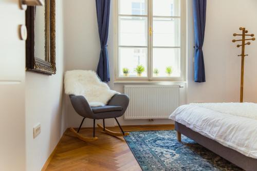 Top location CITY CENTRE CONDO in historic building with free garage PARKING, Lublaň (fotografie 5)