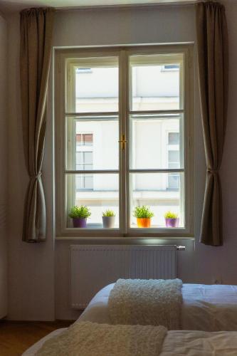 Top location CITY CENTRE CONDO in historic building with free garage PARKING, Lublaň (fotografie 6)