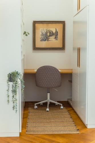 Top location CITY CENTRE CONDO in historic building with free garage PARKING, Lublaň (fotografie 9)