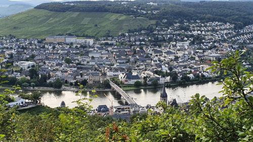 Kilátás, Ferienwohnung im Moseltal in Veldenz