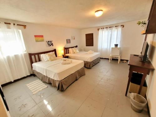 2 double beds
