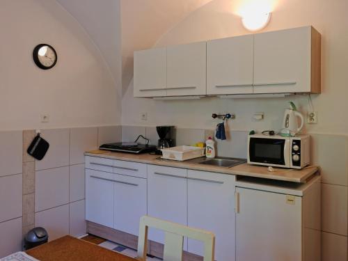ห้องครัว, Apartmány v broumovském statku (Apartmany v broumovskem statku) in เวลกาเวส
