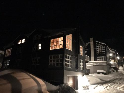 Penthouse by the ski lift, 4 bedrooms, 2 living rooms in Stranda