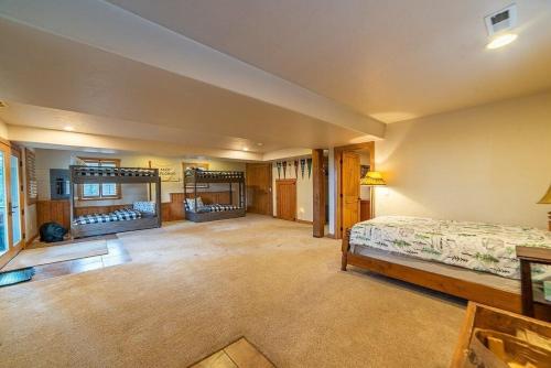 Luxury House with Plenty of Room and Amazing Location - Lookout Lodge in Alma, USA