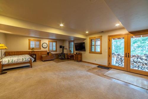 Luxury House with Plenty of Room and Amazing Location - Lookout Lodge in Alma, USA