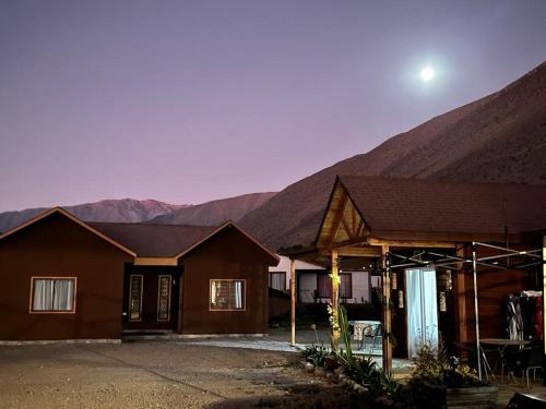 Cabañas Vicuña Cielo de Peralillo - Valle De Elqui