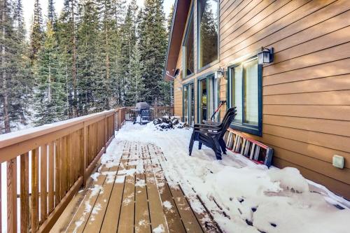 Gorgeous Mountain Cabin with Expansive Glass - Willow Creek
