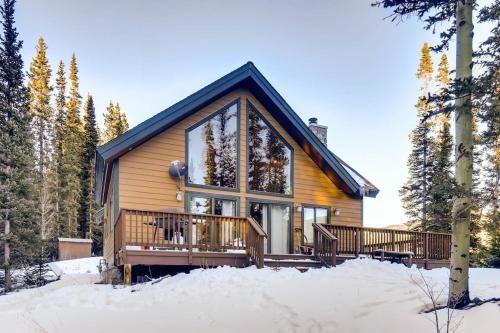 Gorgeous Mountain Cabin with Expansive Glass - Willow Creek