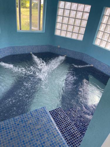 Swimmingpool, ‘MORIAH’ Private Room with Double Bed and shared bathroom in Coles Pasture