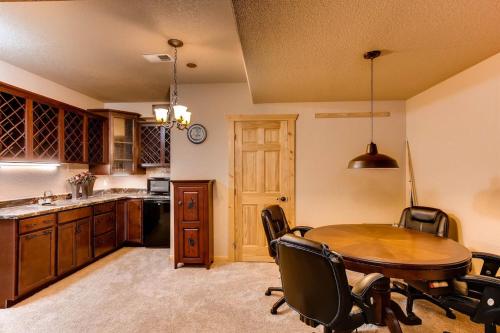 Immaculate & Private Mountain Home with Hot Tub - Sugar Pine Lodge in Fairplay, USA