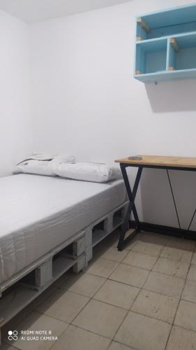 Budget Single Room image 3