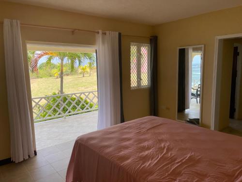 ‘MAYARO’ Private Room with Ocean View in Coles Pasture