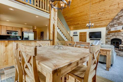 Private Retreat with Hot Tub and Game Room - Mountain Vista in Blue River