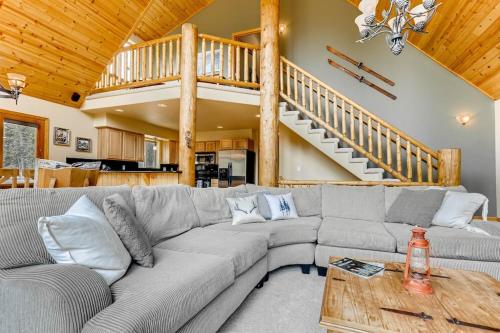 Private Retreat with Hot Tub and Game Room - Mountain Vista in Blue River
