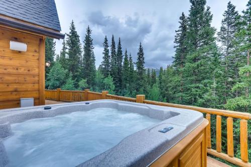 Private Retreat with Hot Tub and Game Room - Mountain Vista in Blue River