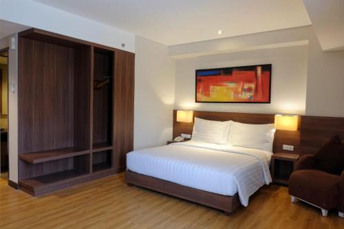 Next Hotel Yogyakarta Room Type - Deluxe King Room