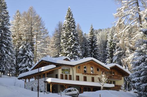  Casa del Roccolo, Pension in Folgarida