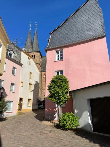 Uriges Ferienhaus in der Altstadt von Saarburg mit Sauna, Kinderspielecke, 1000Mbit Wlan, 1 Minute vom Wasserfall entfernt