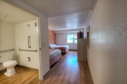 Motel 6-Branford, CT - New Haven