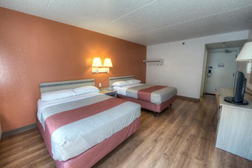 Motel 6-Branford, CT - New Haven