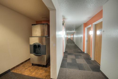 Motel 6-Branford, CT - New Haven