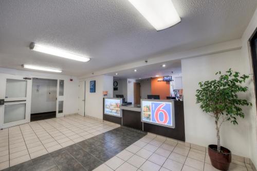 Motel 6-Branford, CT - New Haven