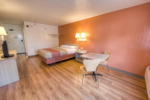 Motel 6-Branford, CT - New Haven