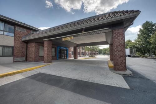 Motel6 Branford, CT - New Haven - 출입구