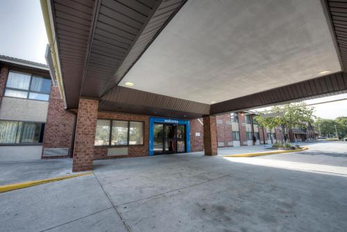 Motel6 Branford, CT - New Haven - 출입구